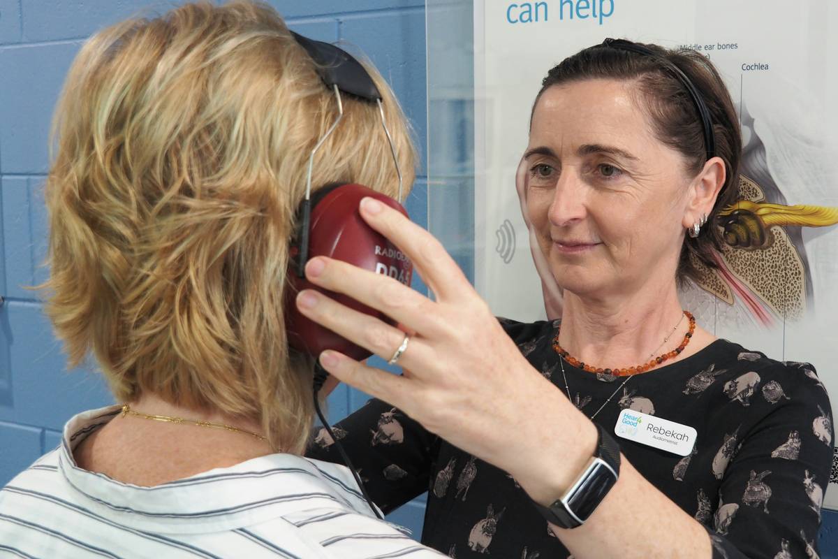 hearing aid how to train a cat using vibration association method